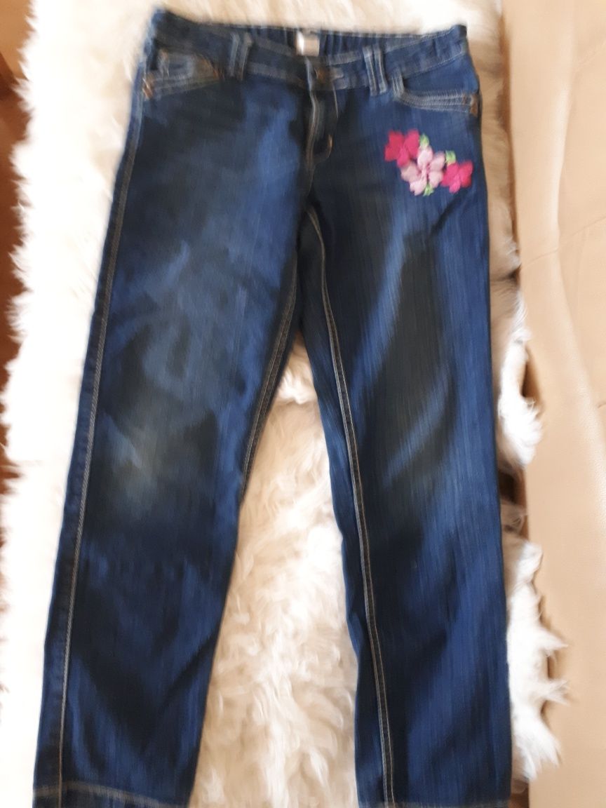 Extra długie spodnie jeansy z haftem 152 cm