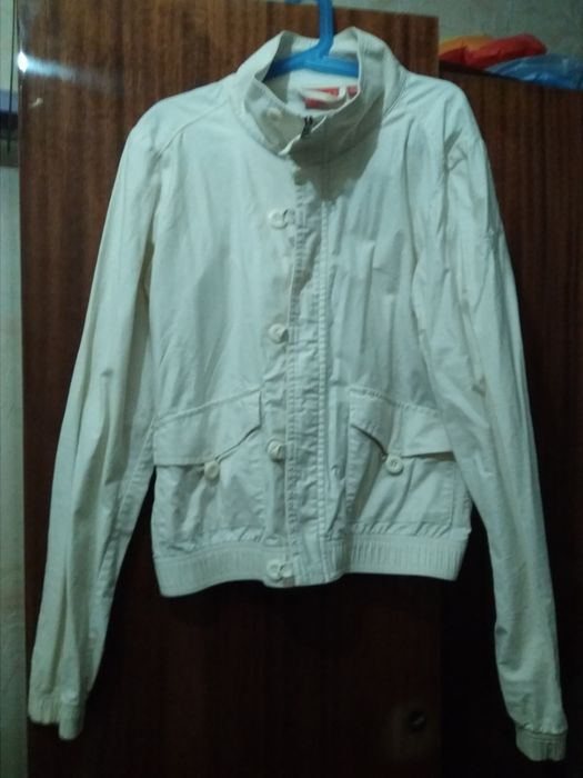 Продам женскую ветровку