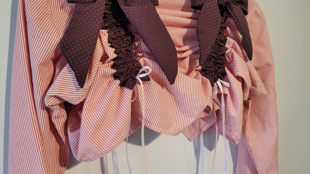 Unikatowa koszula ze ściągaczami