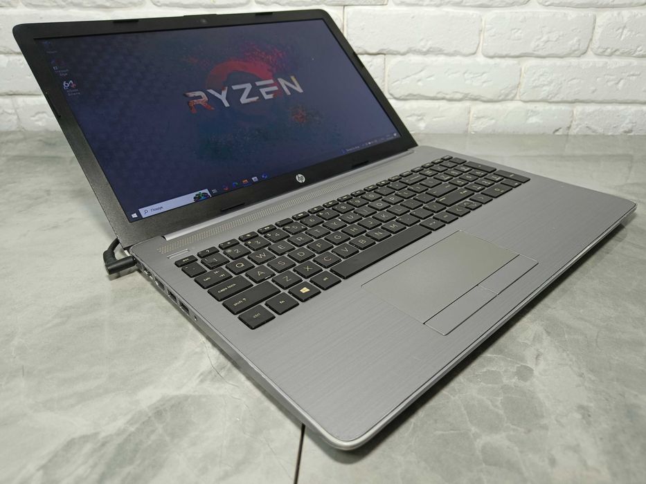 Ноутбук HP 250 G7 Ryzen 3 3200U AMD Vega 3 2GB 8GB DDR4 SSD M2 256GB