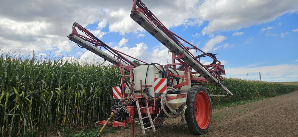 Opryskiwacz ciągany jacoby 2800l. 21m, 24m, 27m.