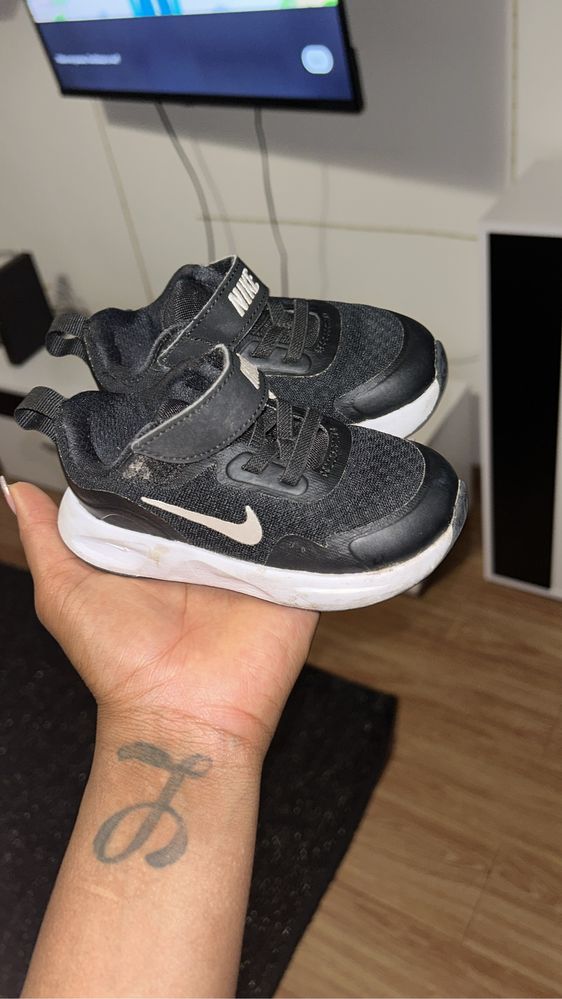 Tenis de bebe para vender pouco uso