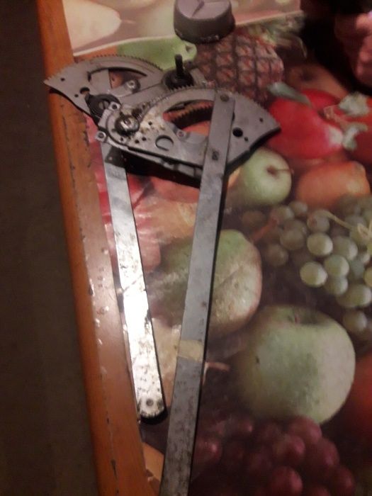 Podnośnik szyby mercedes 308, 310 , 410