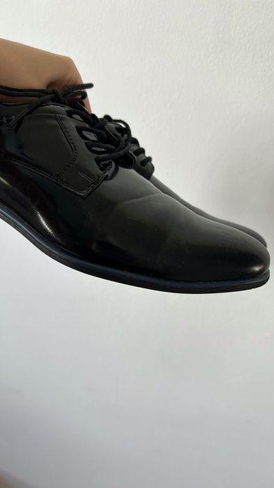 Buty męskie, czarny, lakierowany.