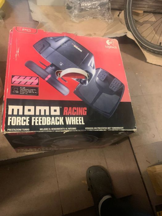 Logitech MOMO Racing Force Feedback Wheel