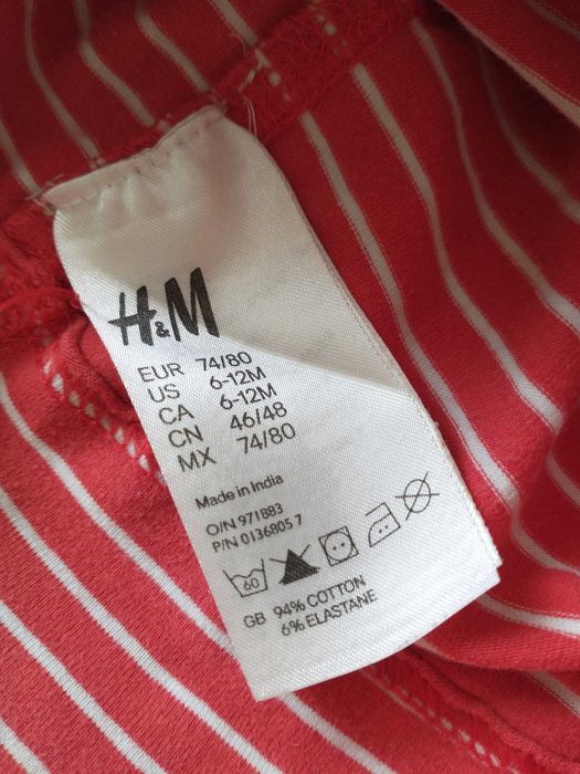 czerwona czapka w białe, poziome paski marki H&M rozmiar 74-80cm