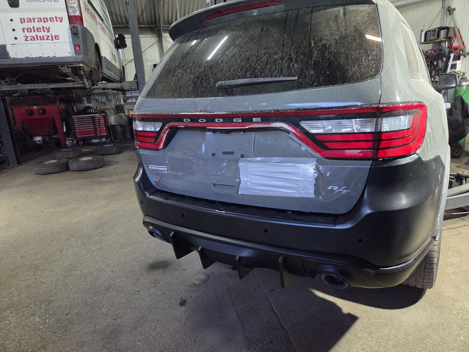 Dodge durango zderzak tył z dyfuzorem