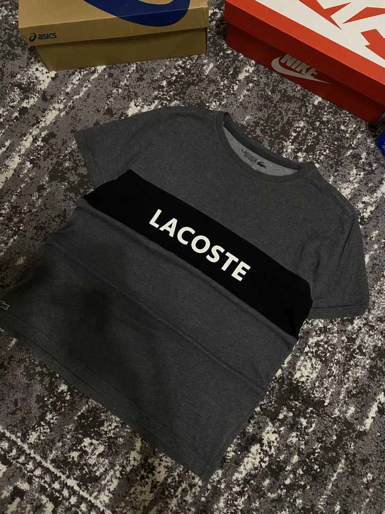 Футболка Lacoste сірого кольору
