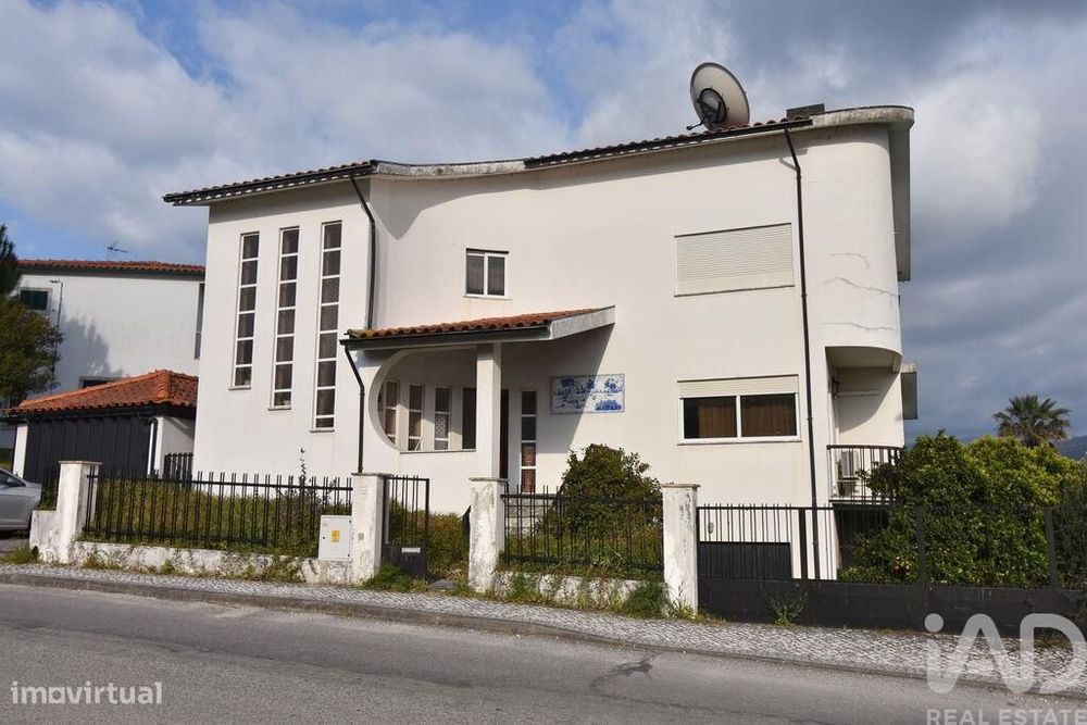 Casa tradicional T4 em Miranda do Corvo de 385,00 m2