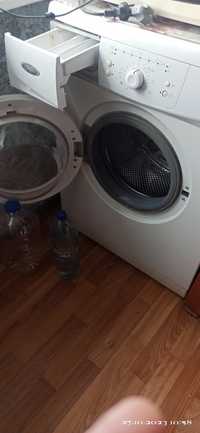 Продам стиральную машину в отличном состоянии Whirlpool