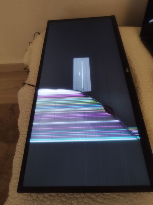 Vendo monitor LG 32'' ecrã metade partido