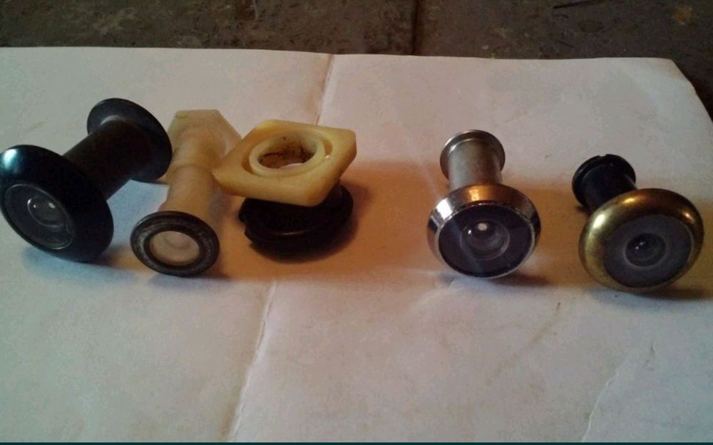 Глазок для двери , дверной глазок.