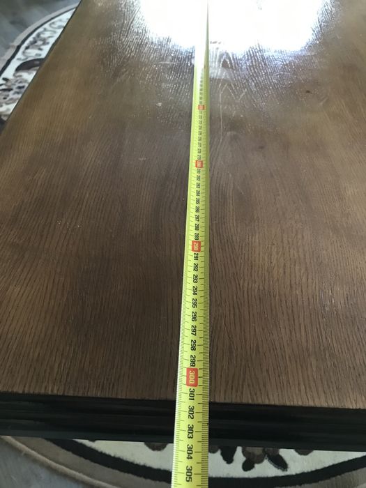 Стіл для вітальні