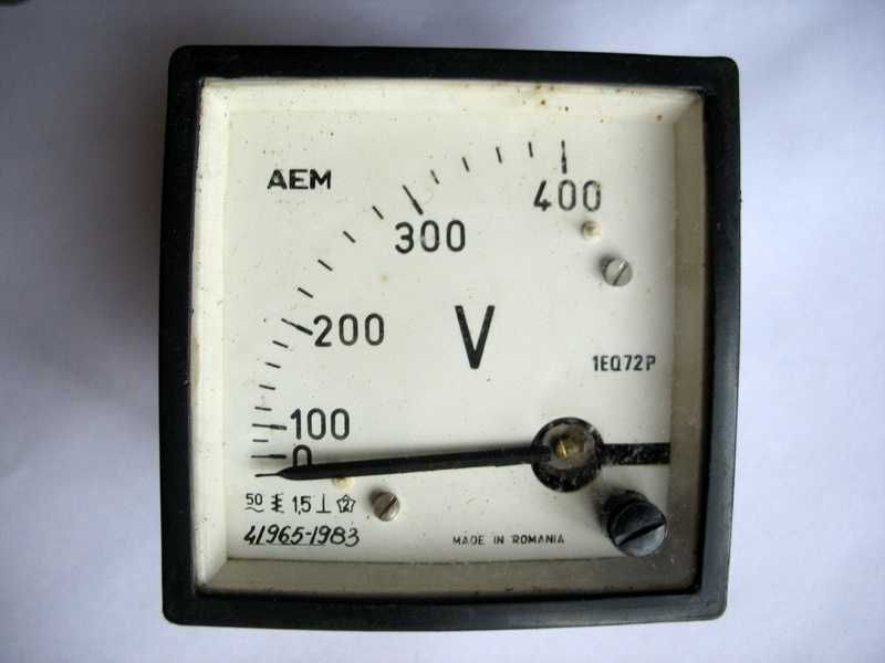 Woltomierz analogowy tablicowy 0-400V