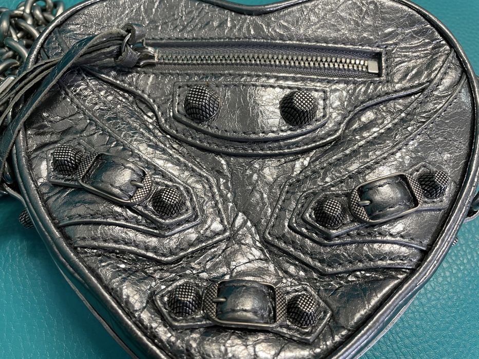 Mala  Balenciaga linda! 100% pele forma coracao da Balenciaga