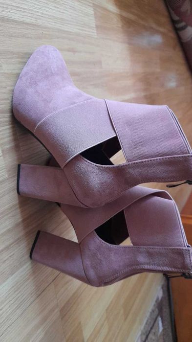 Ботильйони жіночі розові на квадратному каблуку