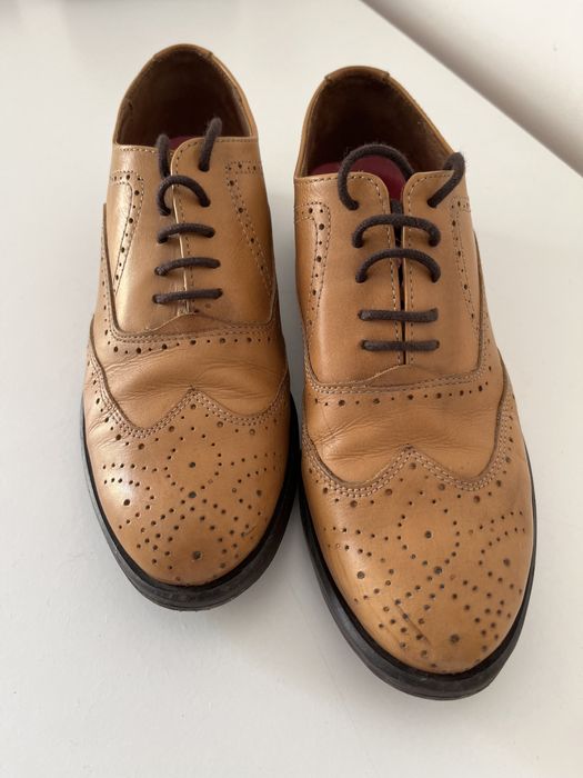 Sapatos estilo Oxford. Em Pele. Tamanho 37
