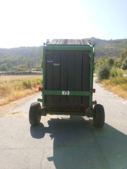 Enfardadeira de rolos John Deere 550
