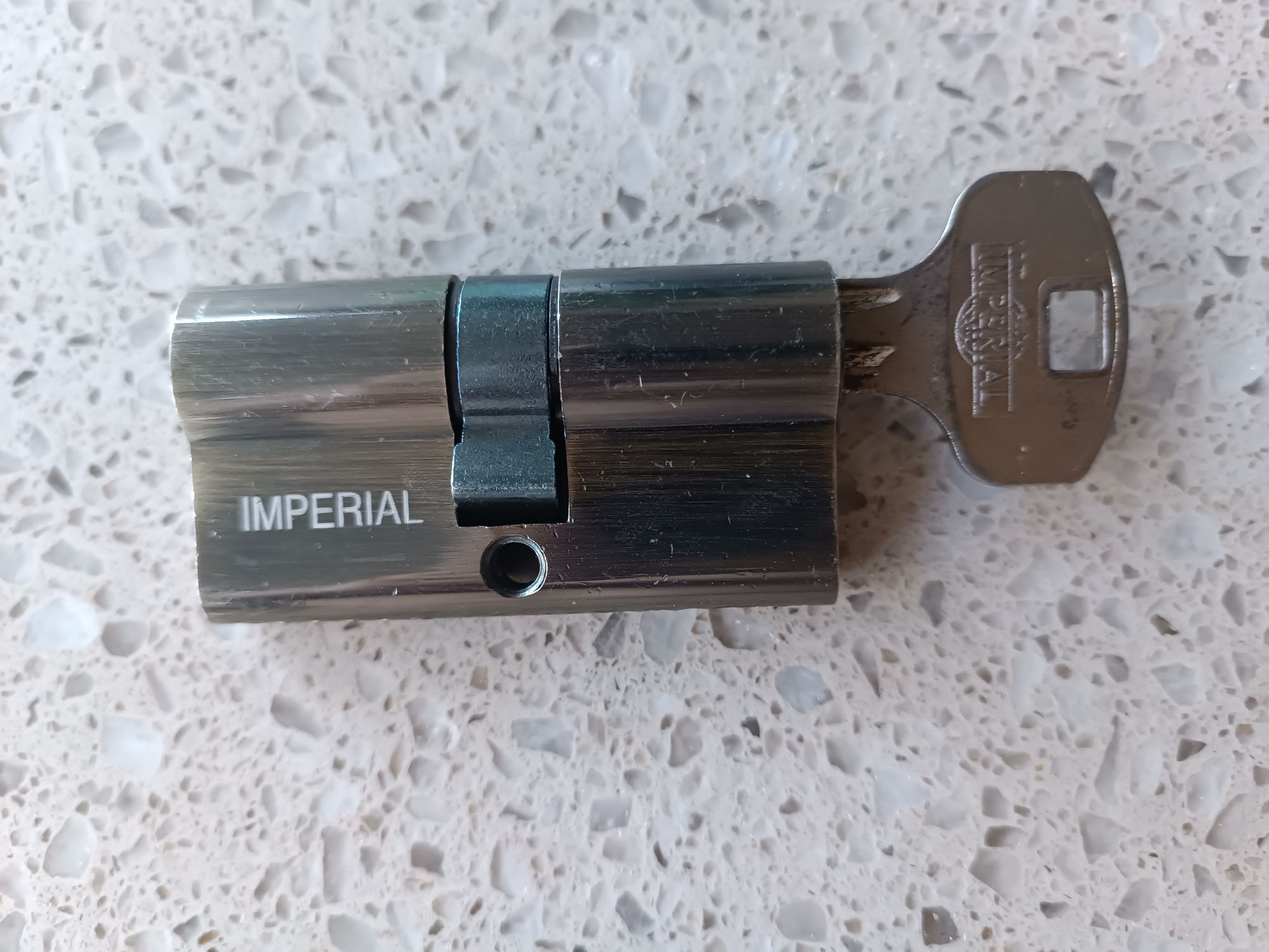 Личинка замка imperial для двери