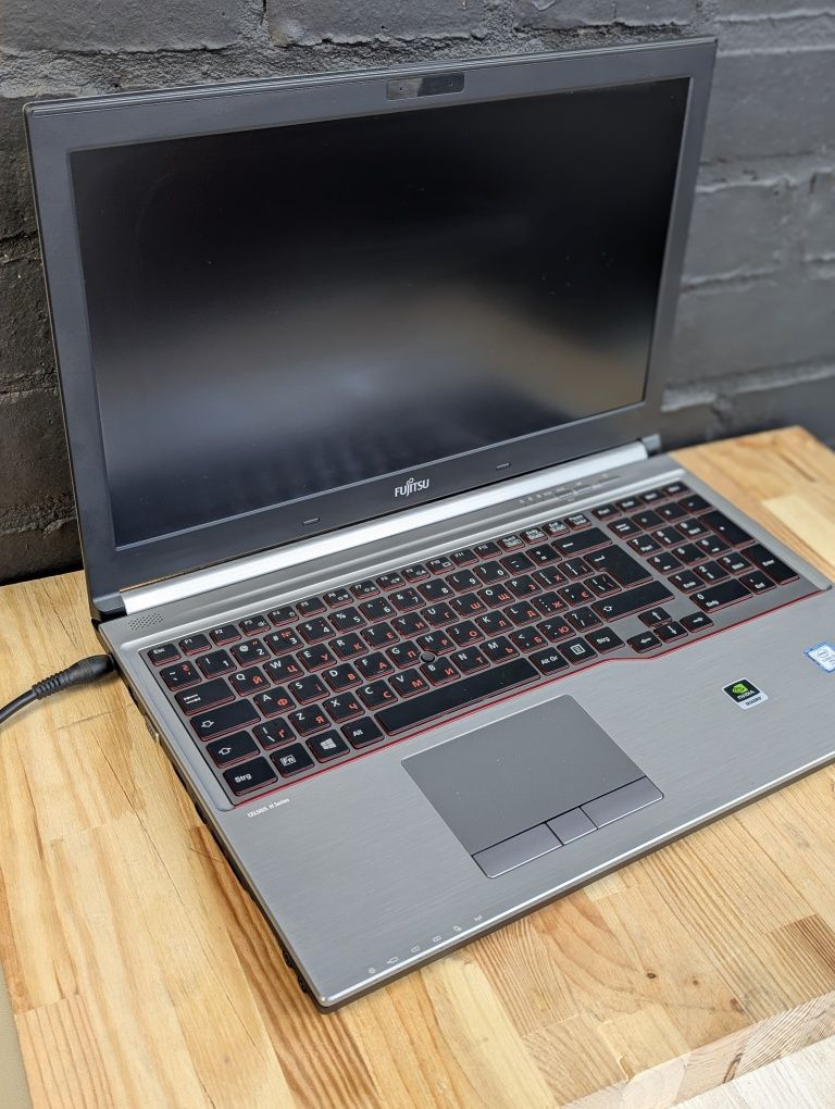 Потужна мобільна робоча станція Fujitsu H760  для ігор  та роботи!