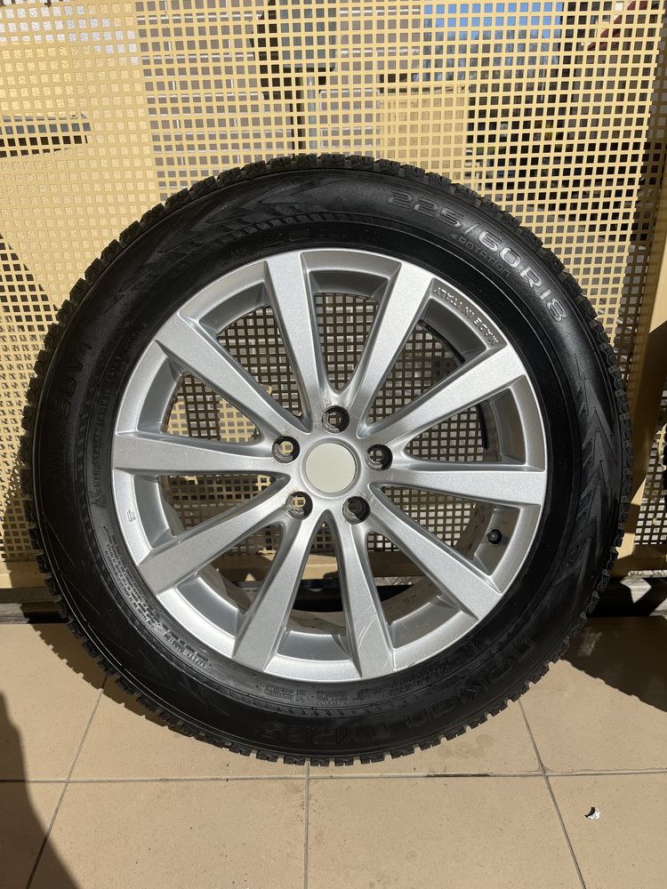 Felgi r18  z oponami zimowymi Nokian do Suv-a