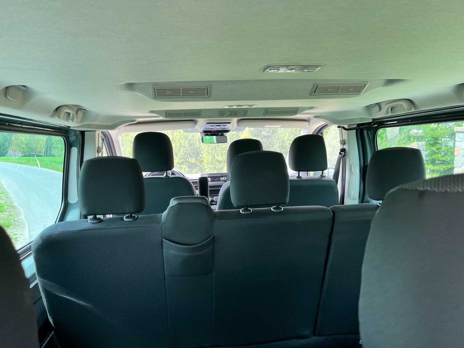 Wynajem Busa Long 9-osobowego-Konfort Mobilność Wakacje Lotniska Taxi