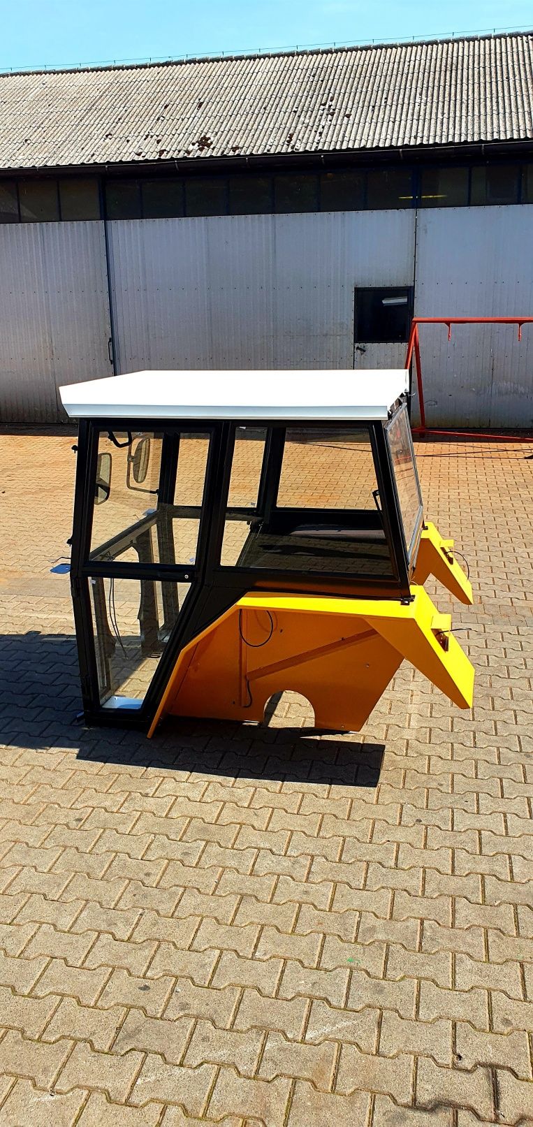 Kabina C360 Kabina ciągnikowa c360 c330 maska c360 Kabina c330