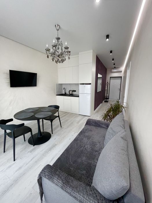 Посуточно , ЖК 4 Сезона / клиника Филатова, киностудия