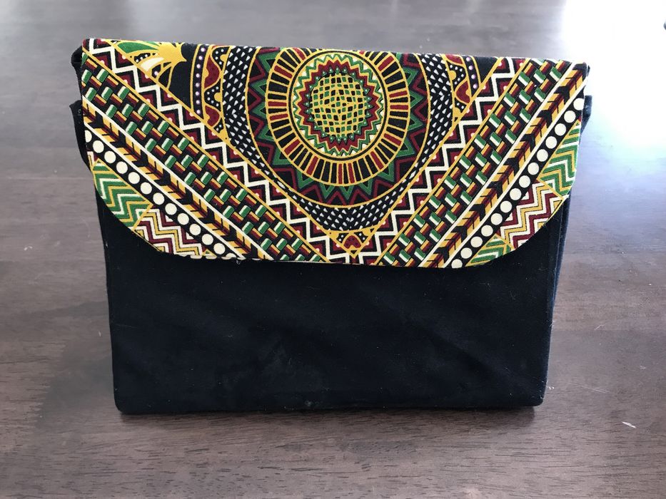 Várias malas, carteiras e porta-moedas