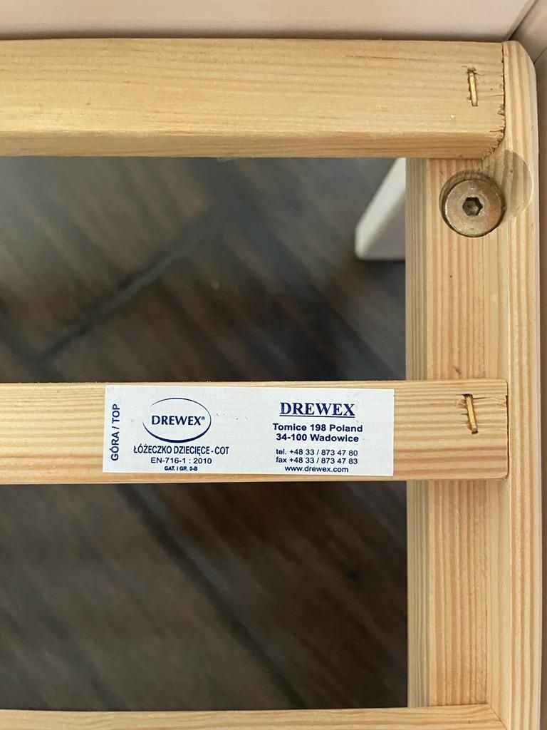 Drewniane łóżeczko firmy Drewex + antyalergiczny materacyk Fiki Miki