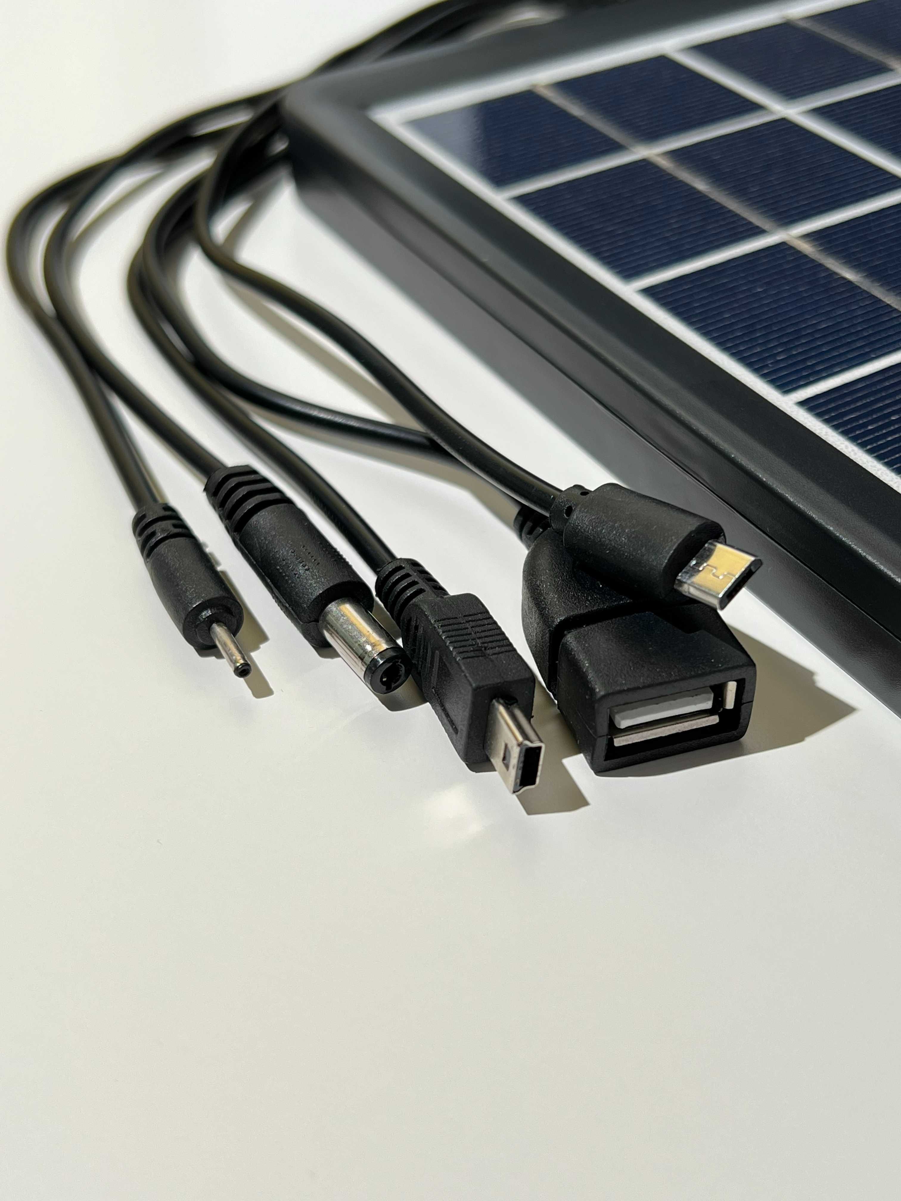 Солнечная панель для зарядки смартфона с запасными кабелями
