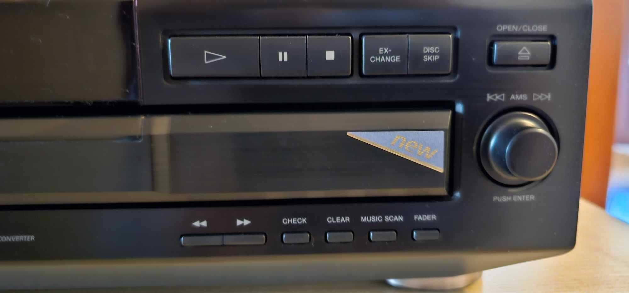 Odtwarzacz CD Sony Model CDP-CE235