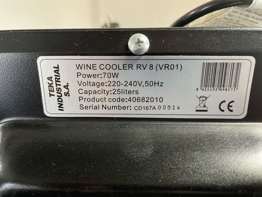 Teka Cooler RV 8 para vinhos (avariado)
