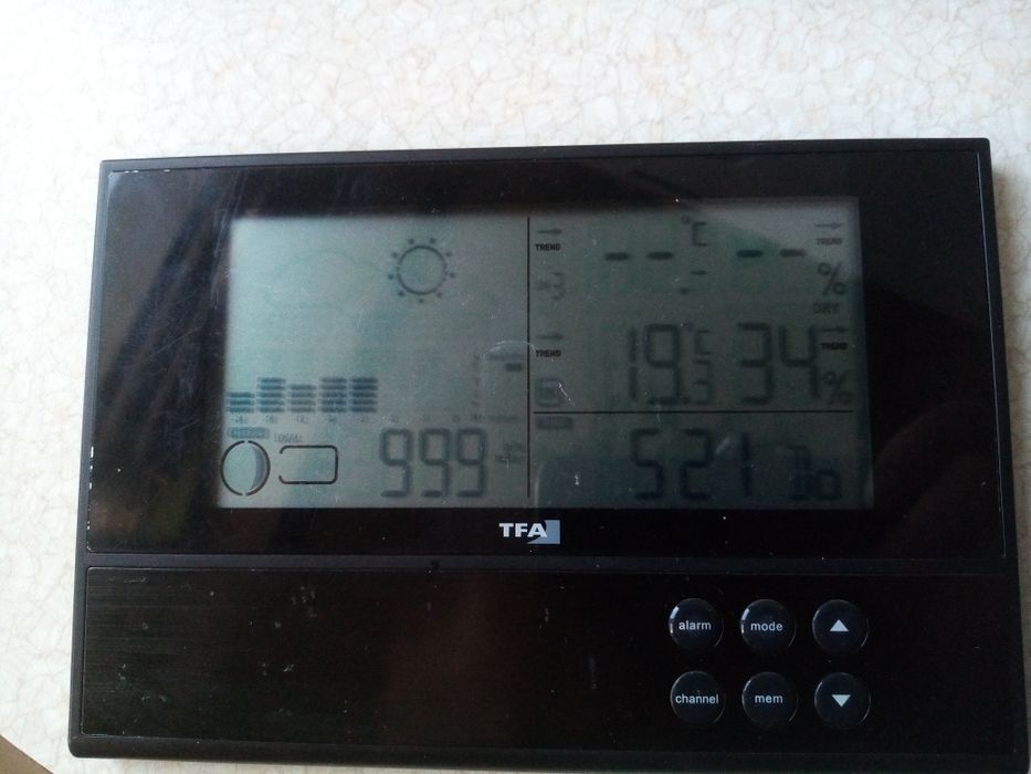 Zegarek z termometrem itd.