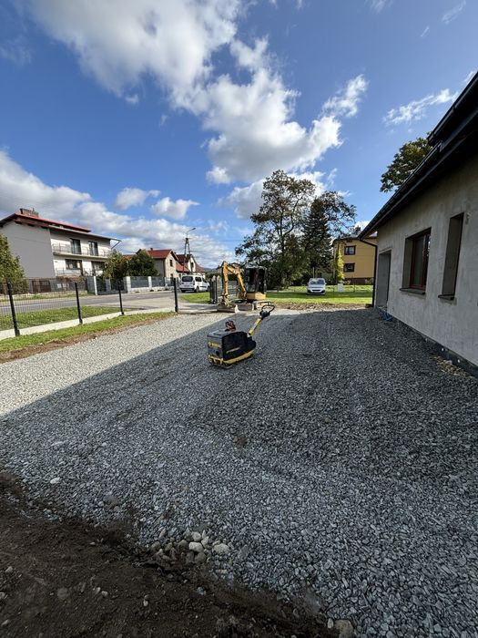 Wyburzenia wymiany gruntu utwardzenia podjazdow koparka minikoparka