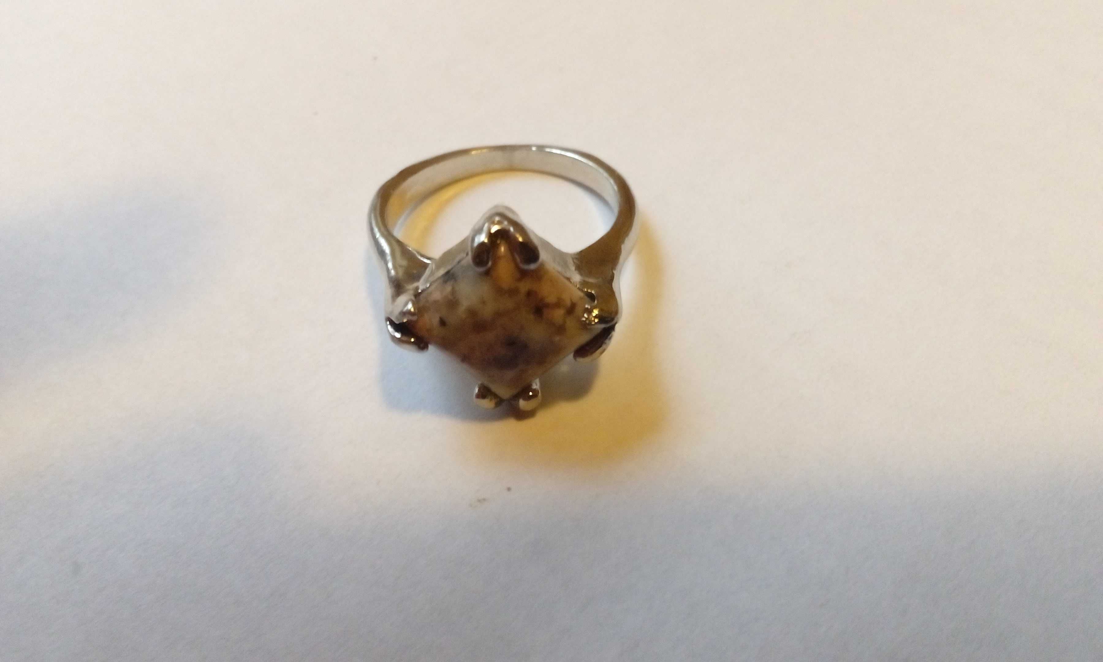 Серебряное кольцо с камнем яшма