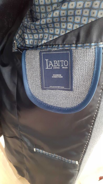 casaco de homem, em tons de azul, tamanho 52.