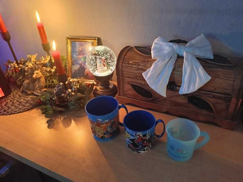 Zestaw plastikowych kubków