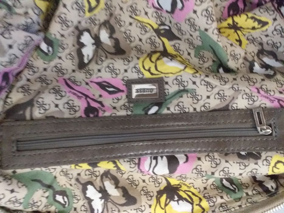 Mala Guess tamanho médio