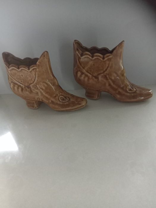 Сувенирные сапожки из керамики