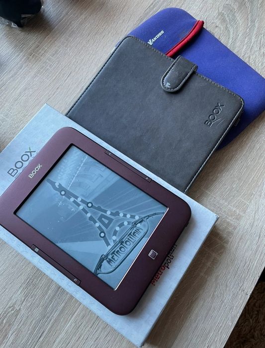 Czytnik e-booków Metropolitan i65S bordowy dwa etui super stan