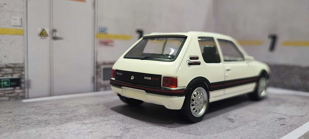 Carro Miniatura Peugeot 205 GTI - 1:43 - Oferta ENVIO
