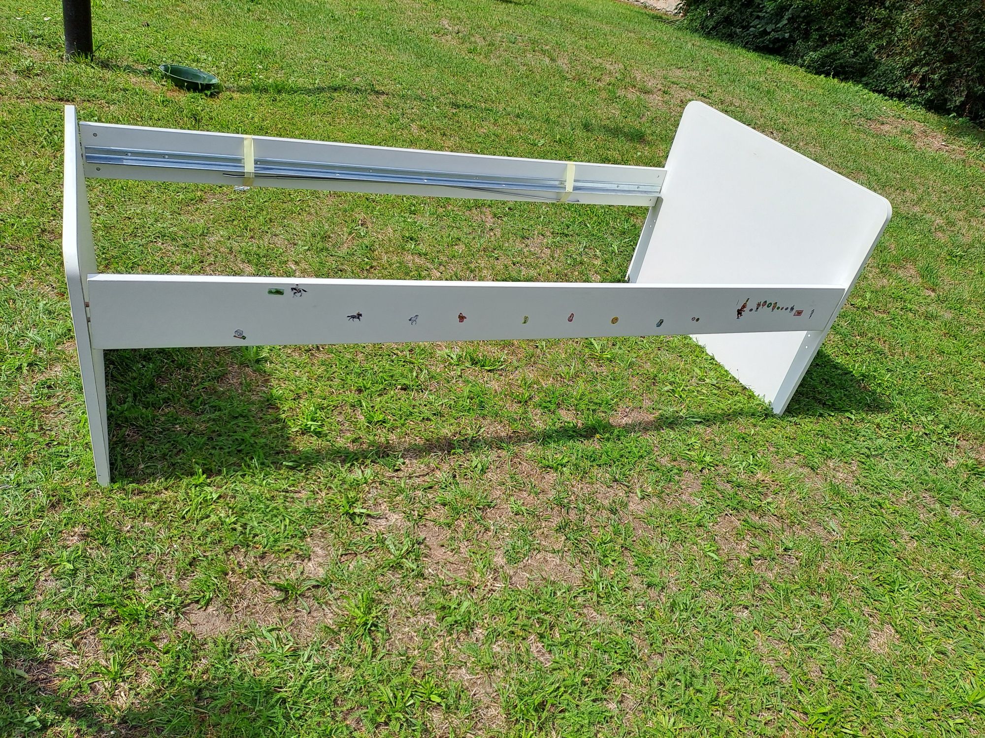 łózko IKEA  kolor biały bez stelaża i materaca. 90/200