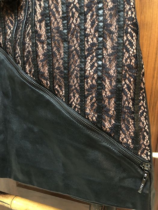 Saia em pele com renda