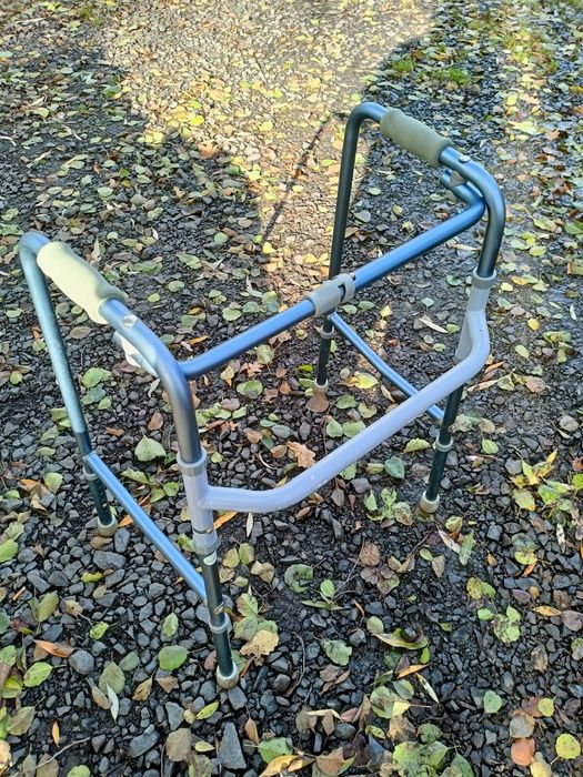 Chodzik dla osoby starszej