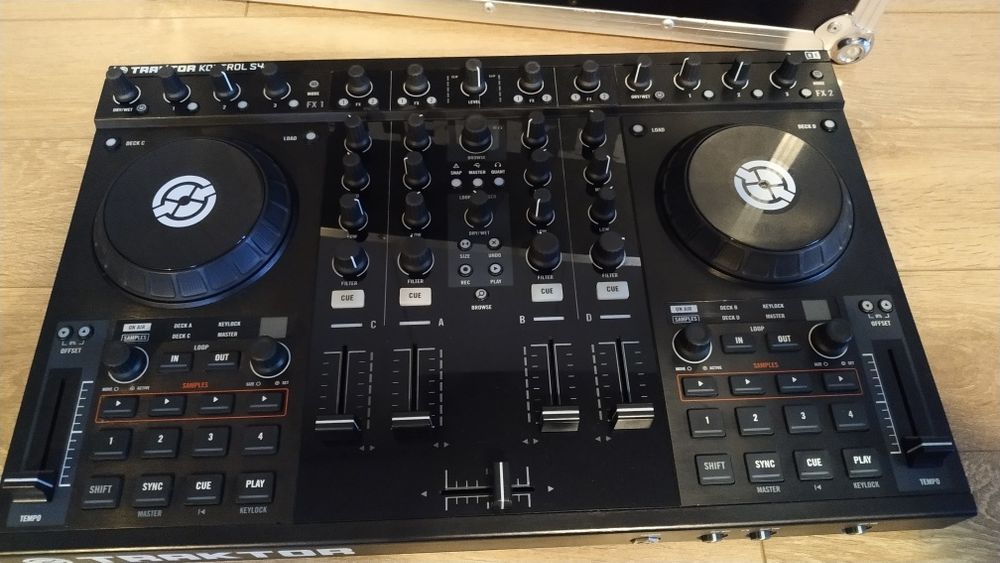 Kontroler Dj MK S4 Native Instruments