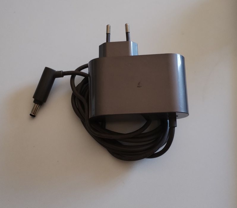 Vendo Suporte e Carregador Dyson V8 Animal