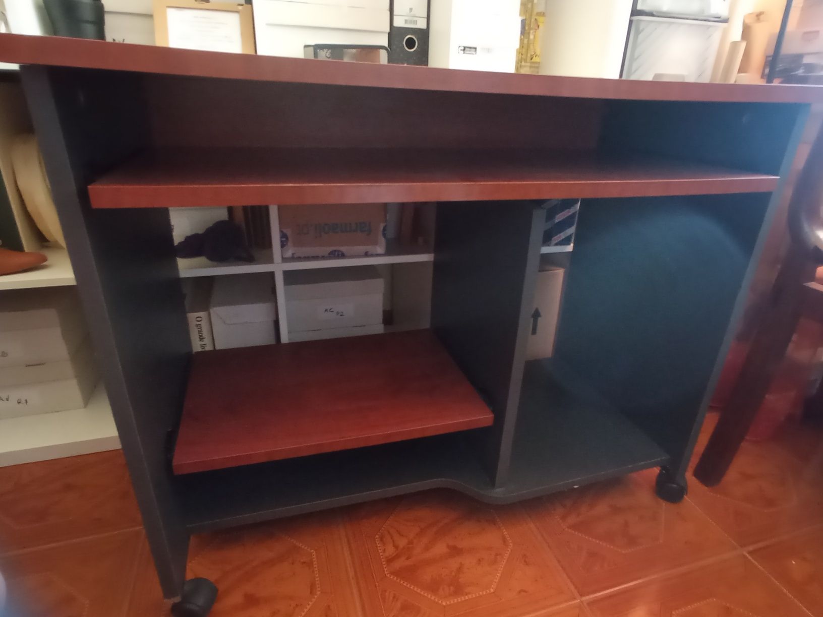 Mesa secretária para computador