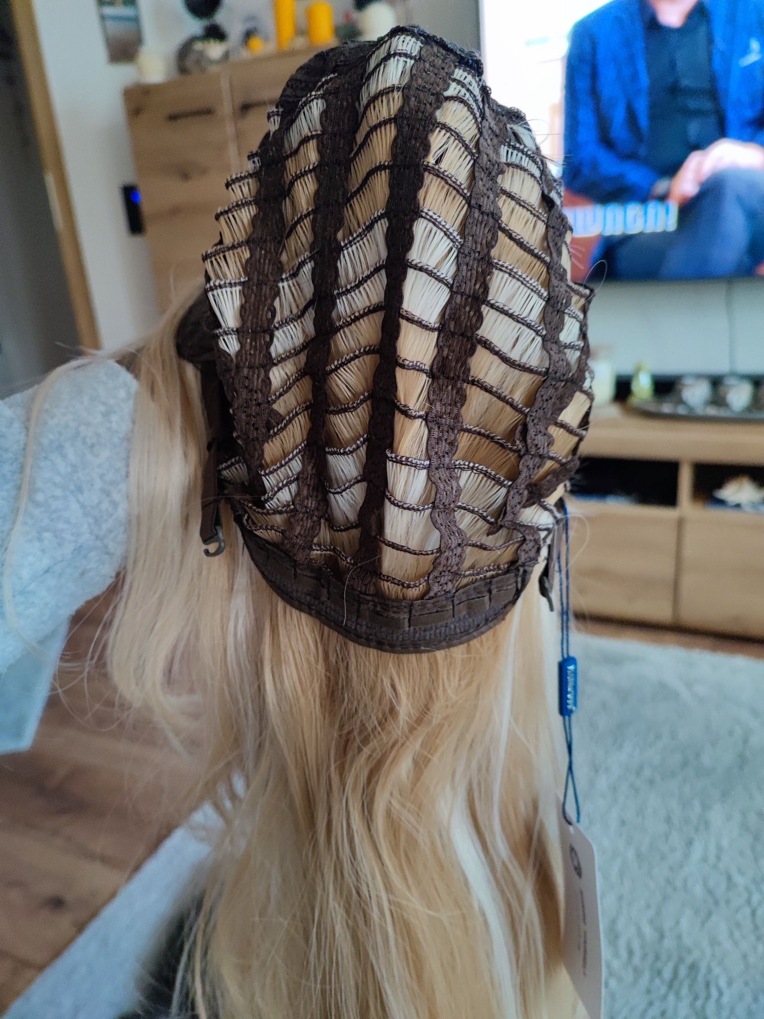 Peruka Ombre blond z grzywką 65 cm od przedziałku