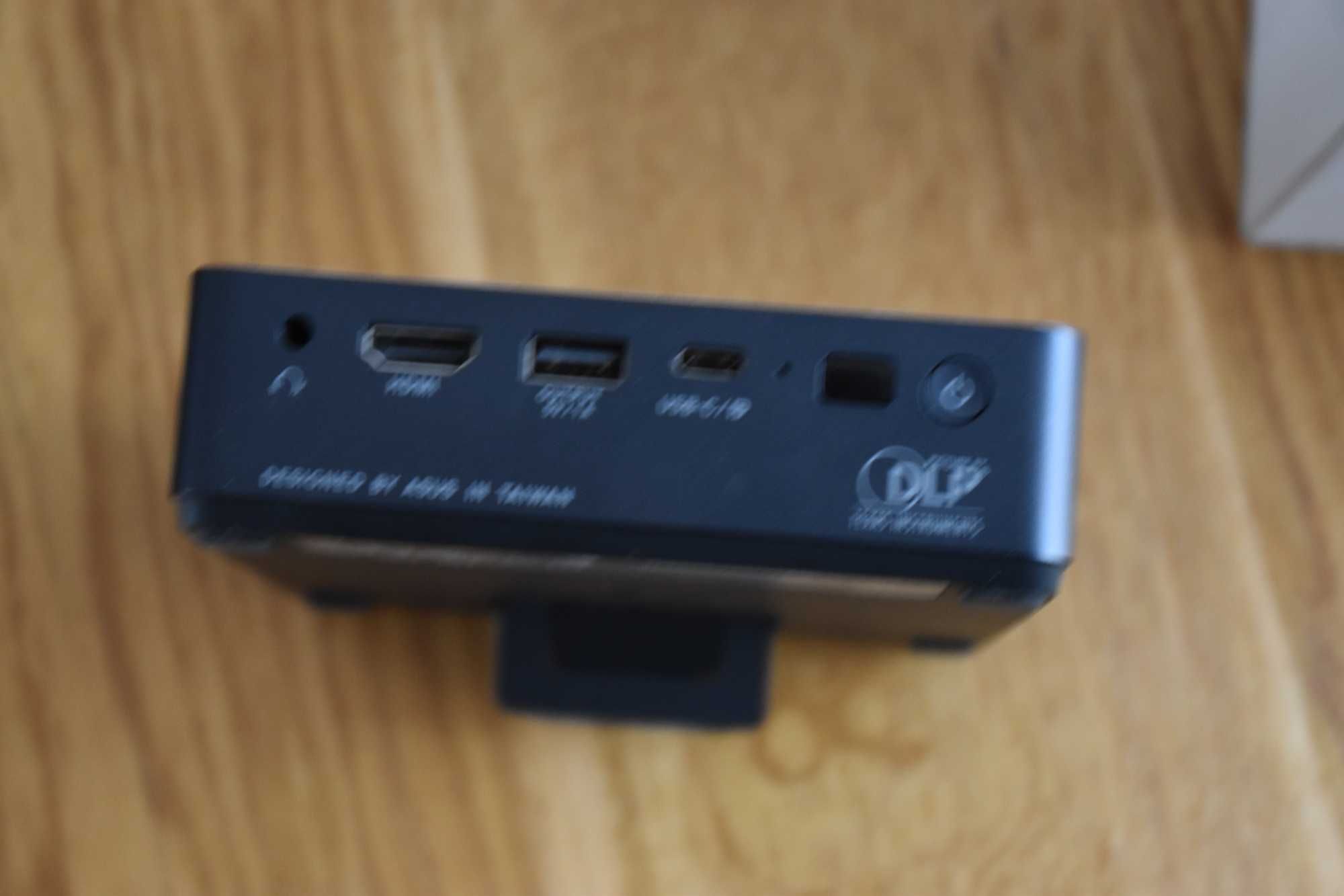 PROJEKTOR mały przenośny ASUS Zenbeam S2 rzutnik